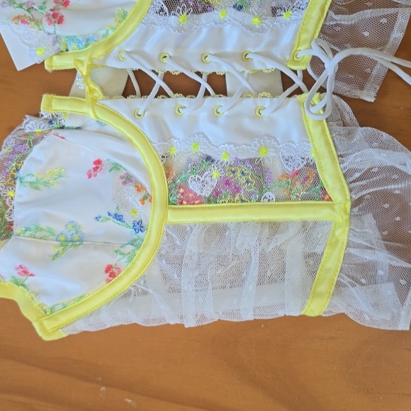 Floral v neck love and lemons blouse - Picture 4 of 7